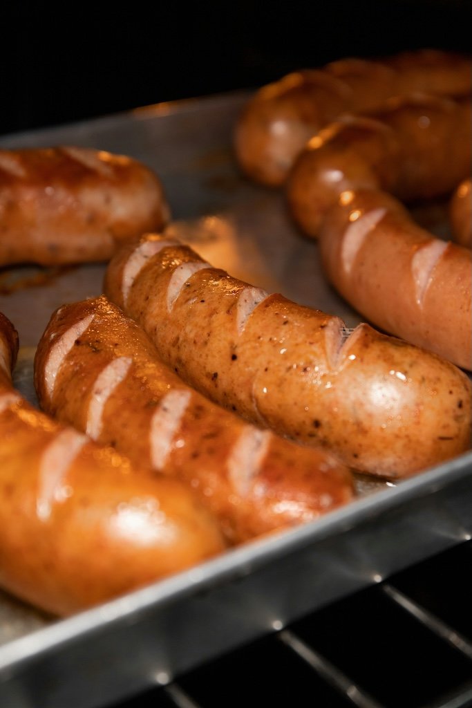 Bratwürste und Currywurst frisch vom Grill